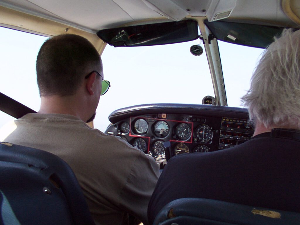 Mit einem Kollegen unterwegs in einer PA-28 Arrow II